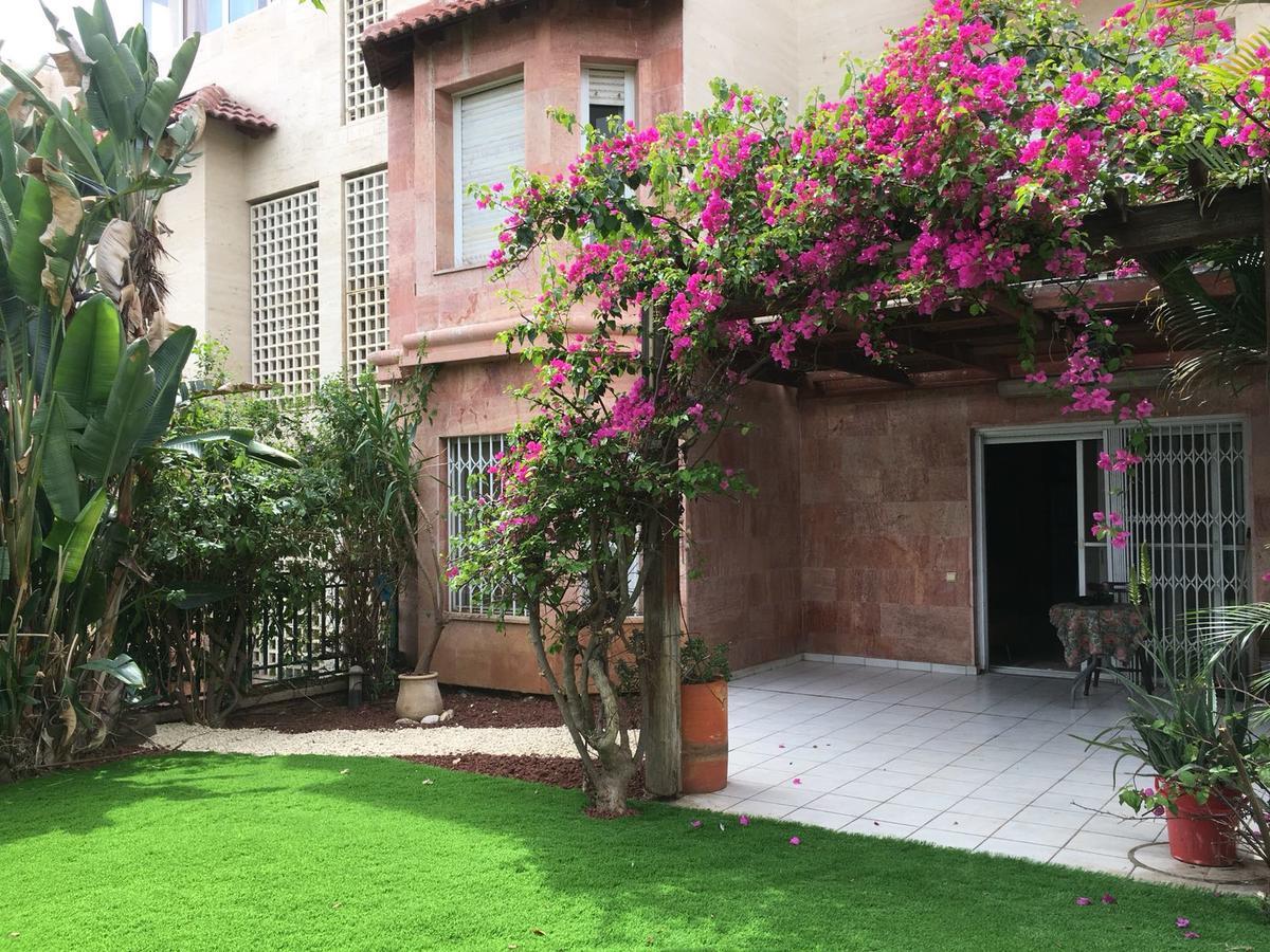 Pool & Garden Aparthotel Rehovot Bagian luar foto